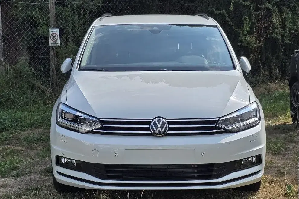 Neu VW Touran Comfortline 122 PS (89 kW) 2026 Weiß Van / Kleinbus