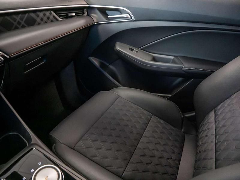 Neu MG MG3 Luxury 102 PS (75 kW) 2025 Diamond red Kleinwagen