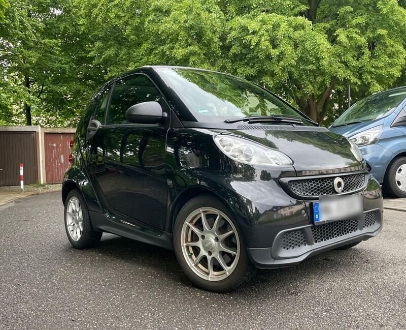 Schwarz Gebraucht 2012 Smart ForTwo Coupé Pure Coupé | 3.400 € (Guter Preis) - Bild 1/4