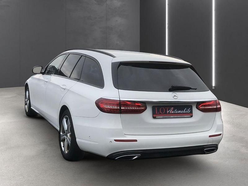 Gebraucht Mercedes E300 265 PS (194 kW) 2022 Weiß Kombi