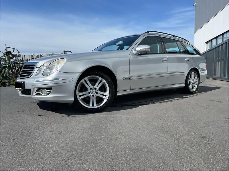 Silber Gebraucht 2007 Mercedes E280 Kombi | 5.500 € (Fairer Preis) - Bild 1/4