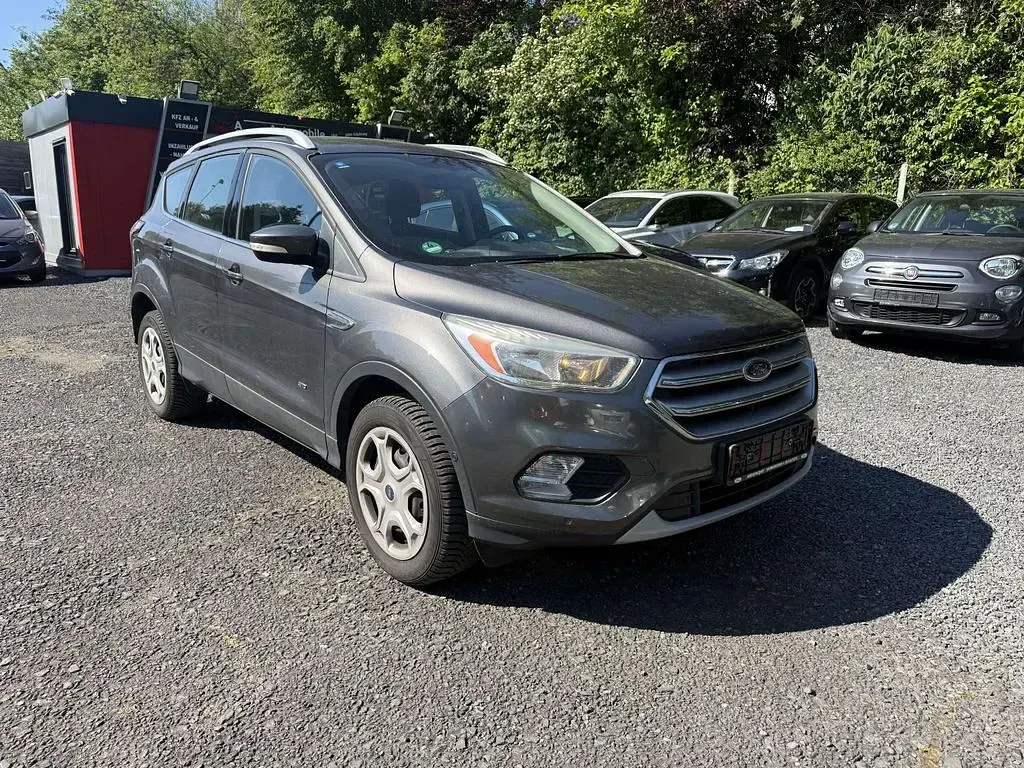 Używany Ford Kuga Trend 182 KM (133 kW) 2017 Szary SUV