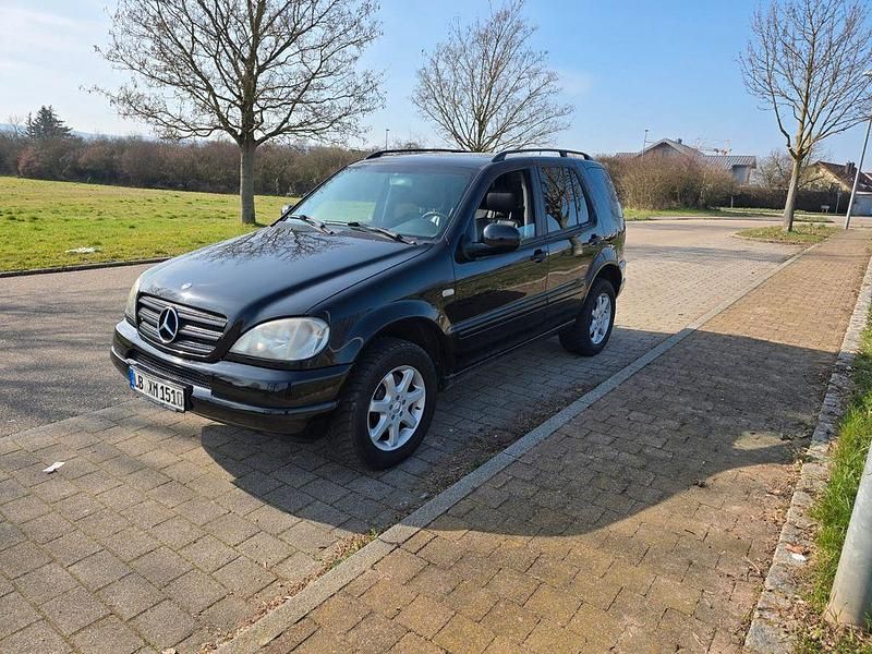 Gebraucht Mercedes ML430 272 PS (200 kW) 2000 Schwarz SUV