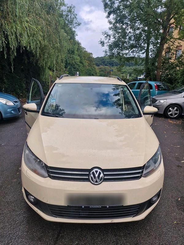 Beige Gebraucht 2013 VW Touran Van / Kleinbus | 4.900 € (Guter Preis) - Bild 1/4