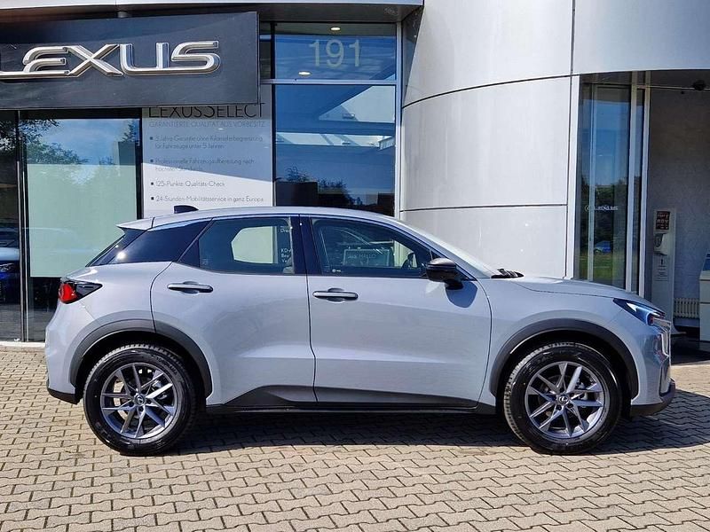 Neu Lexus LBX 136 PS (100 kW) 2025 Manhattangrau metallic SUV