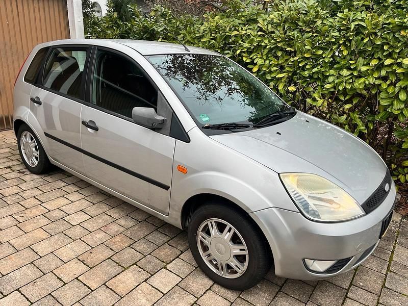 Silber Gebraucht 2004 Ford Fiesta Kleinwagen | 1.800 € (Fairer Preis) - Bild 1/4