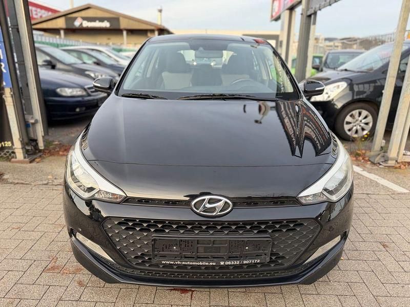 Schwarz Gebraucht 2015 Hyundai i20 Limousine | 7.500 € (Fairer Preis) - Bild 1/4