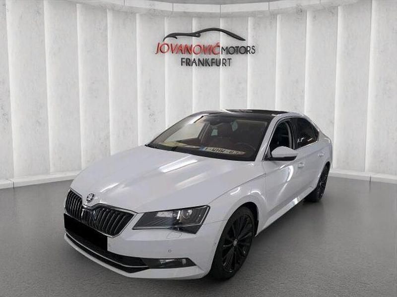 Weiß Gebraucht 2019 Skoda Superb Style Limousine | 19.000 € (Teuer) - Bild 1/4