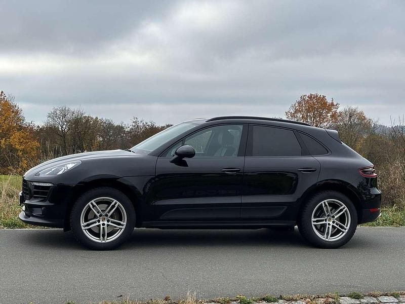 Schwarz Gebraucht 2018 Porsche Macan SUV | 29.500 € (Superpreis) - Bild 1/4