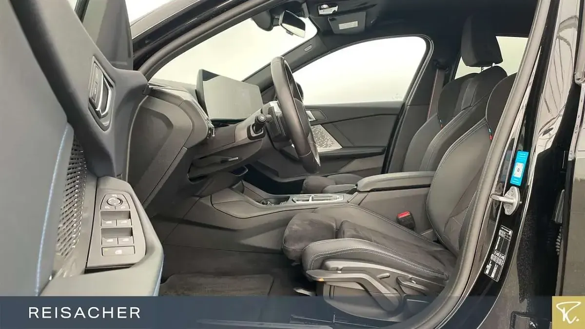 Gebraucht BMW 120 M Sport 156 PS (114 kW) 2025 Saphirschwarz metallic Kleinwagen