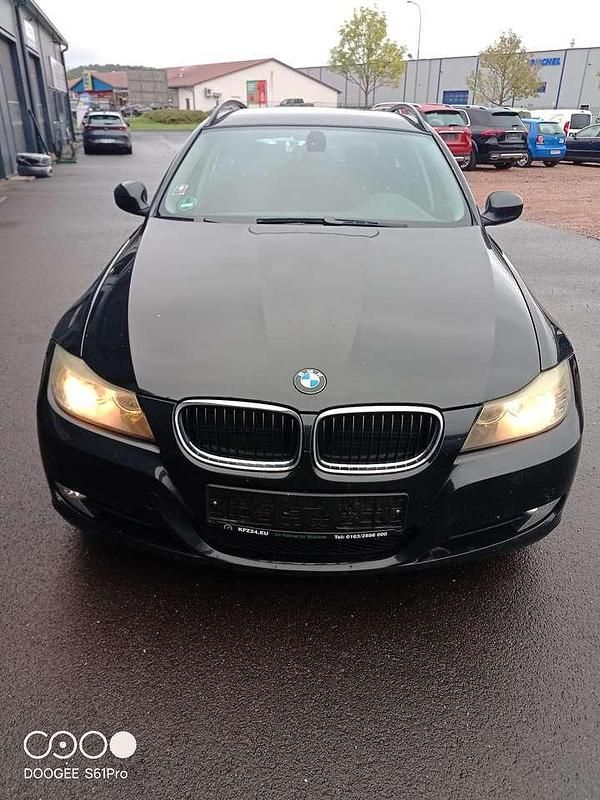 Gebraucht BMW 318 143 PS (105 kW) 2008 Black sapphire metallic Kombi