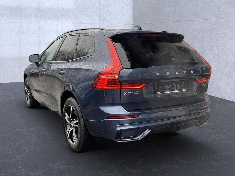 Gebraucht Volvo XC60 Plus 197 PS (144 kW) 2023 Denim blue (metallic) SUV