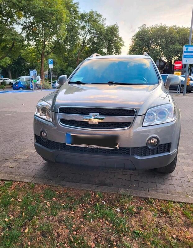 Grau Gebraucht 2010 Chevrolet Captiva SUV | 7.000 € (Teuer) - Bild 1/4