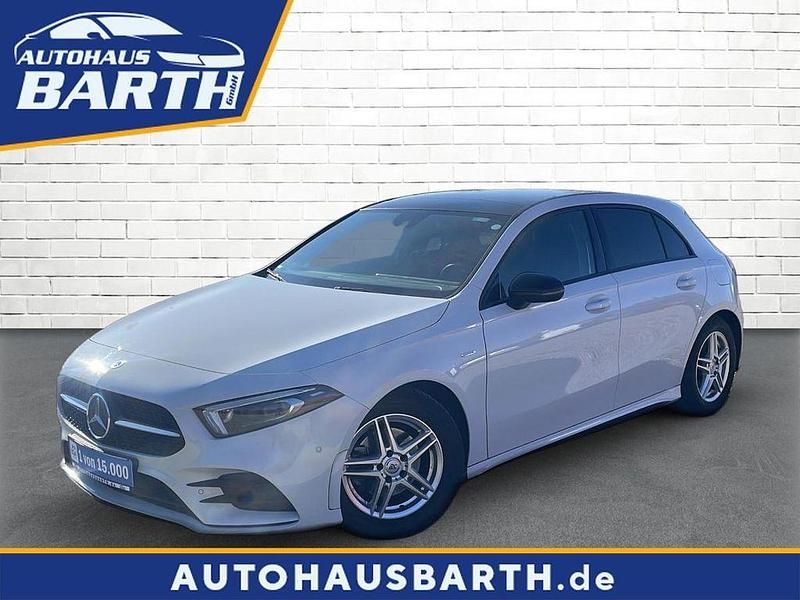 Digitalweiss metalliclack (metallic) Gebraucht 2022 Mercedes A180 Edition Limousine | 24.770 € (Fairer Preis) - Bild 1/4
