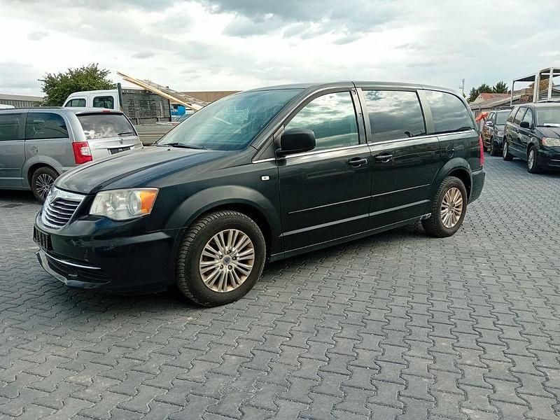 Schwarz Gebraucht 2014 Lancia Voyager Van / Kleinbus | 5.890 € (Fairer Preis) - Bild 1/4
