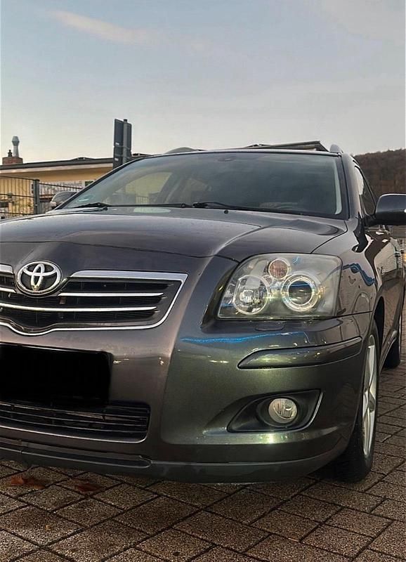 Grau Gebraucht 2007 Toyota Avensis Kombi | 3.000 € (Fairer Preis) - Bild 1/4
