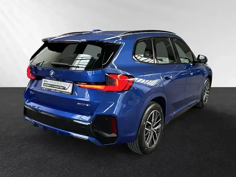 Gebraucht BMW X1 M Sport 140 PS (102 kW) 2022 Blau SUV