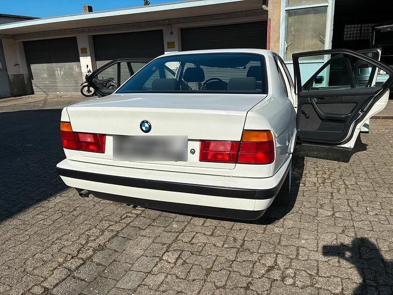 Gebraucht BMW 518 83 PS (61 kW) 1993 Weiß Limousine