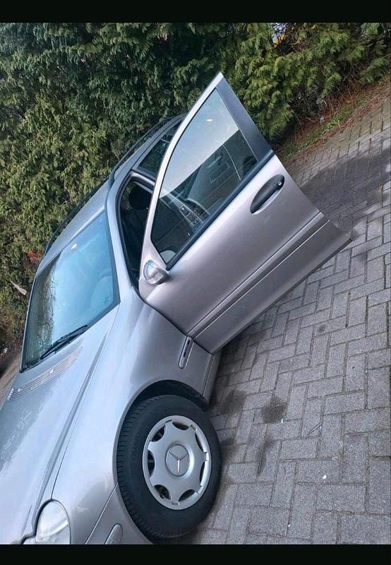 Second-hand Mercedes C200 122 CP (89 kW) 2002 Break