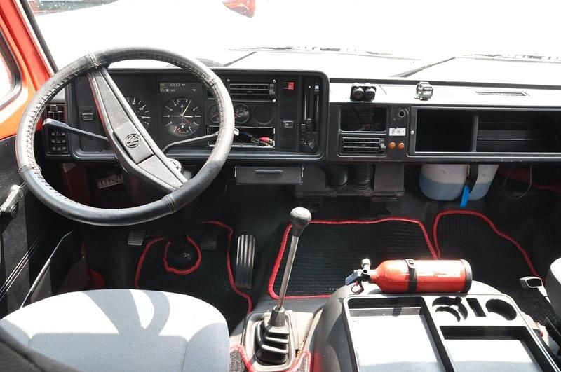 Second-hand VW LT 90 CP (66 kW) 1984 Roșu Van
