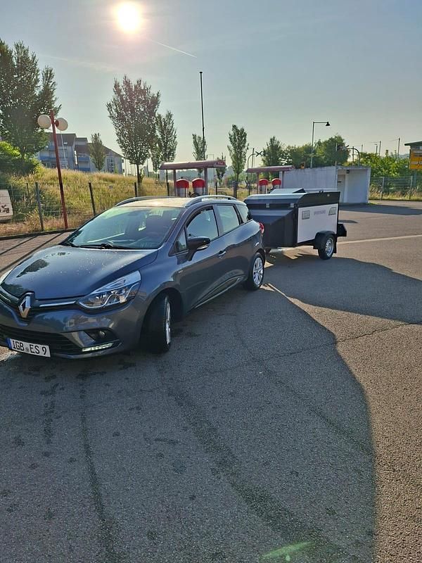 Grau Gebraucht 2019 Renault Clio GrandTour Kombi | 9.500 € - Bild 1/2