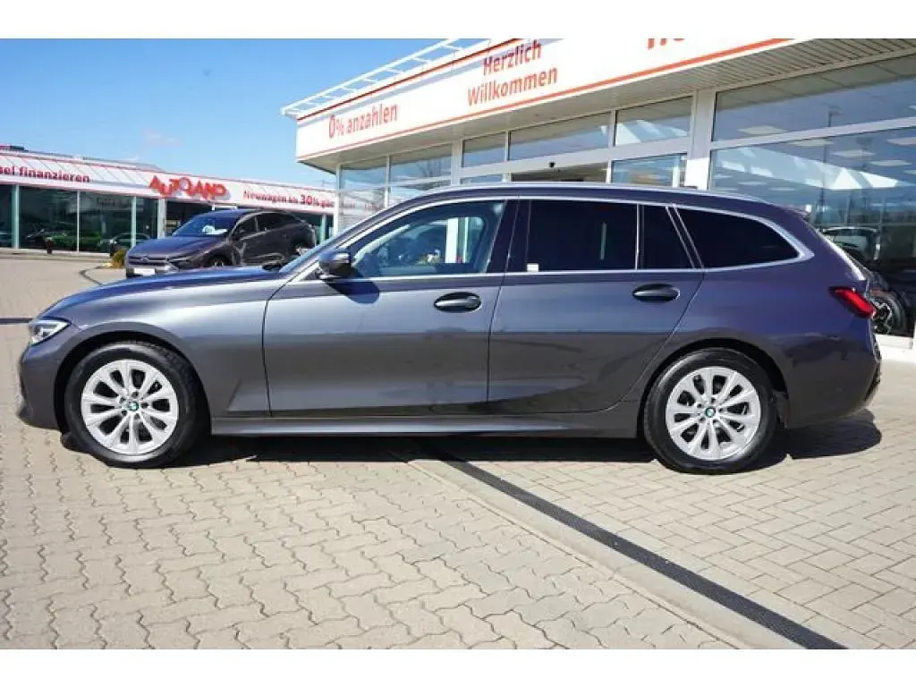 Gebraucht BMW 318 Advantage 150 PS (110 kW) 2020 Grau (metallic) Kombi