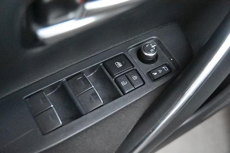 Gebraucht Toyota Corolla Hybrid Team 122 PS (89 kW) 2022 Weiß Limousine