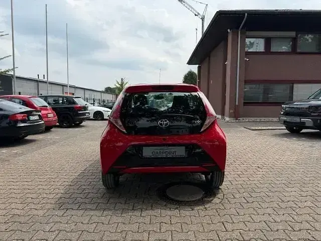 Gebraucht Toyota Aygo X-play 69 PS (50 kW) 2016 Rot Kleinwagen