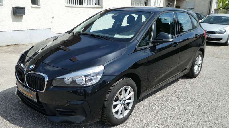 Black sapphire metallic Gebraucht 2018 BMW 218 Kombi | 15.295 € (Fairer Preis) - Bild 1/4