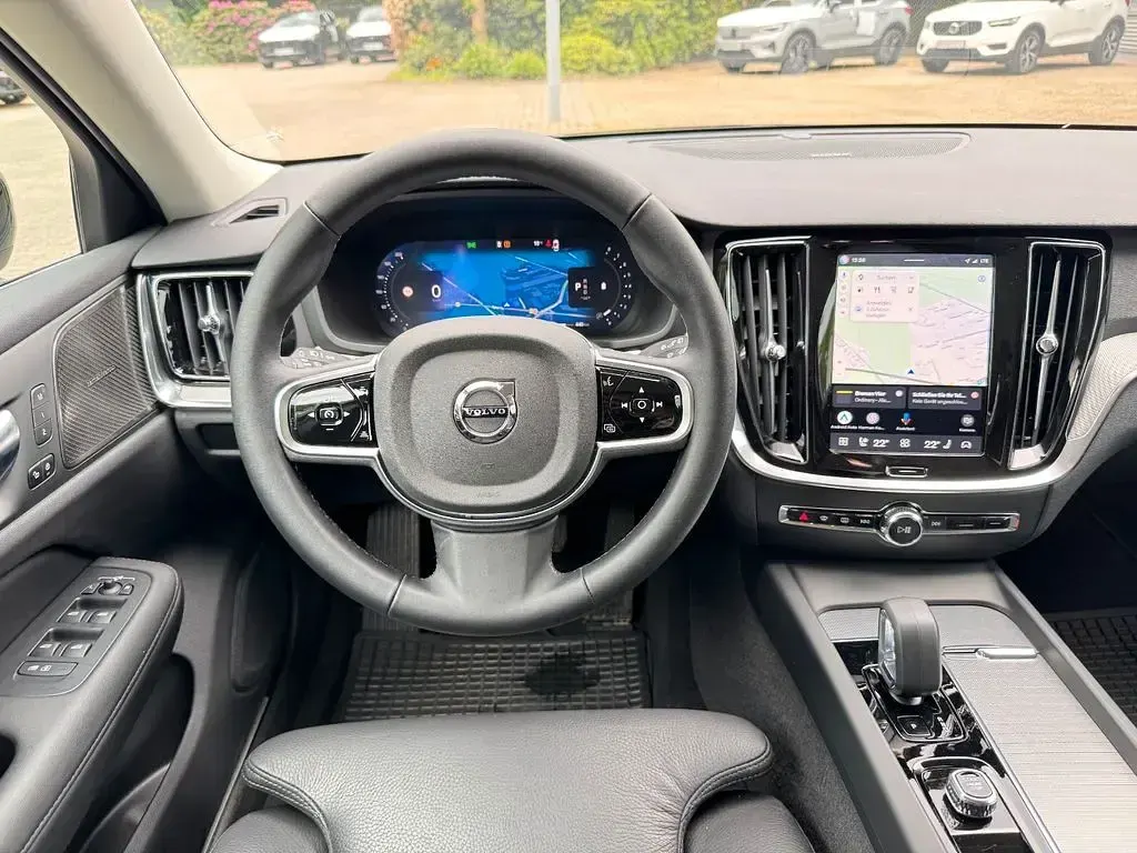 Gebraucht Volvo V60 Plus 197 PS (144 kW) 2025 Grau Kombi
