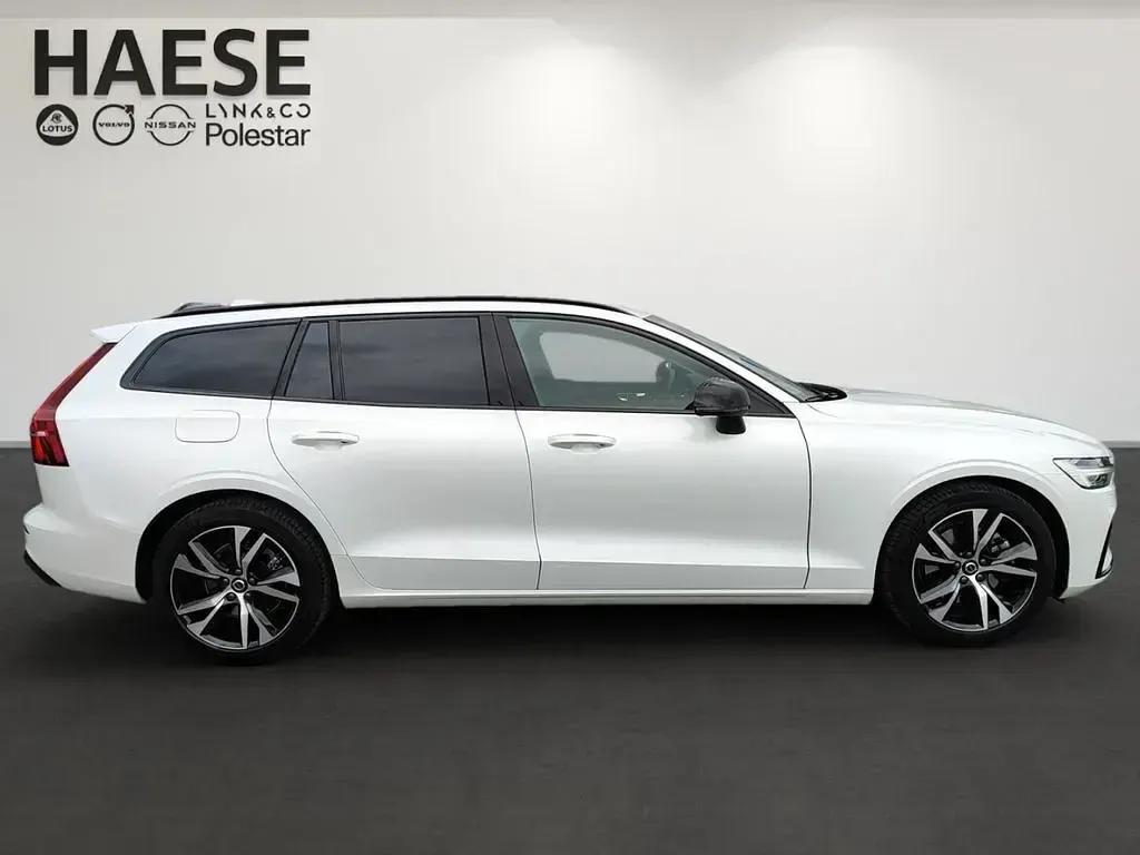 Gebraucht Volvo V60 Ultimate 197 PS (144 kW) 2023 Crystal white Kombi