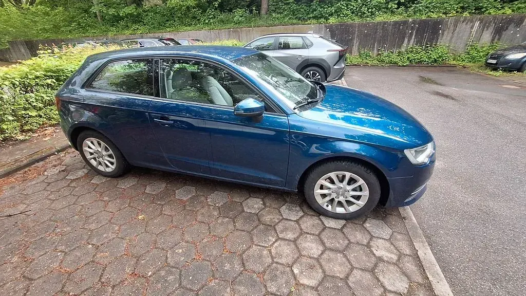 Gebraucht Audi A3 Attraction 105 PS (77 kW) 2013 Blau Kombi