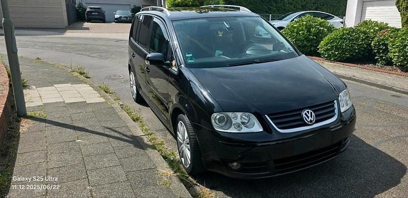 Schwarz Gebraucht 2006 VW Touran Van / Kleinbus | 4.500 € (Teuer) - Bild 1/4