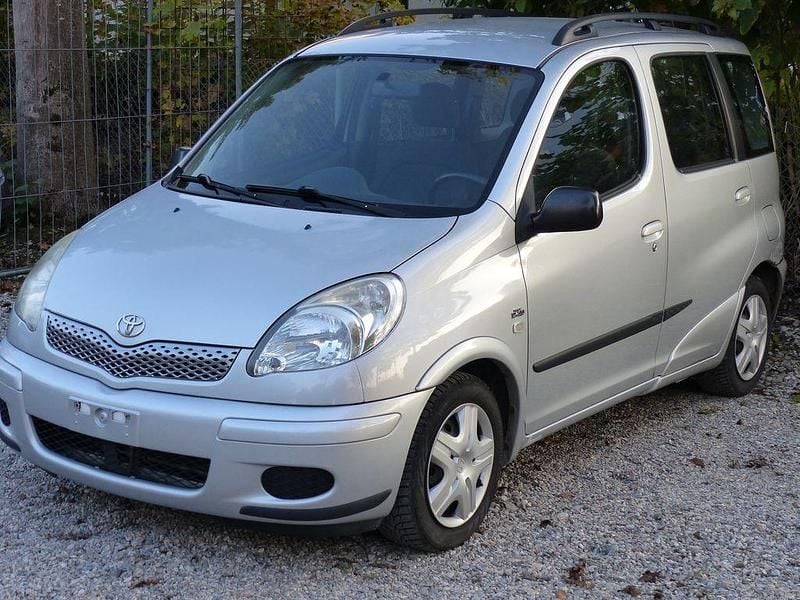 Silber Gebraucht 2005 Toyota Yaris Verso Sol Van / Kleinbus | 1.650 € (Guter Preis) - Bild 1/4