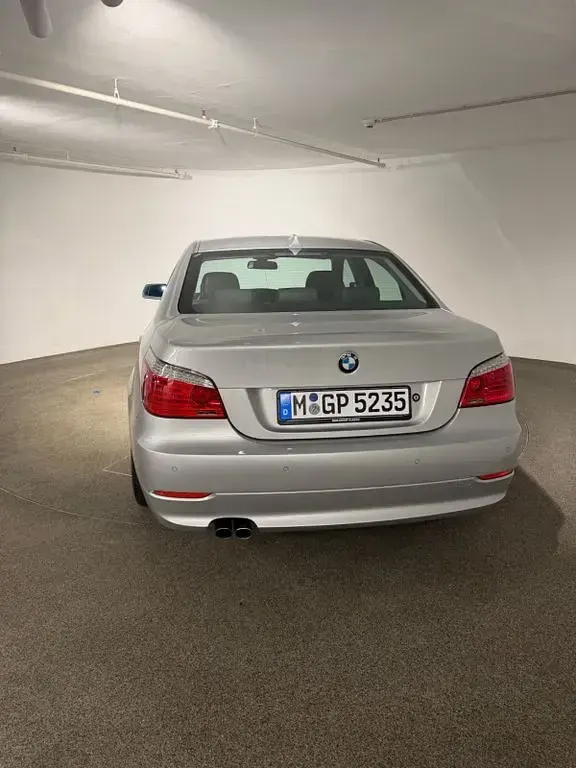 Gebraucht BMW 523 190 PS (139 kW) 2007 Silber Limousine