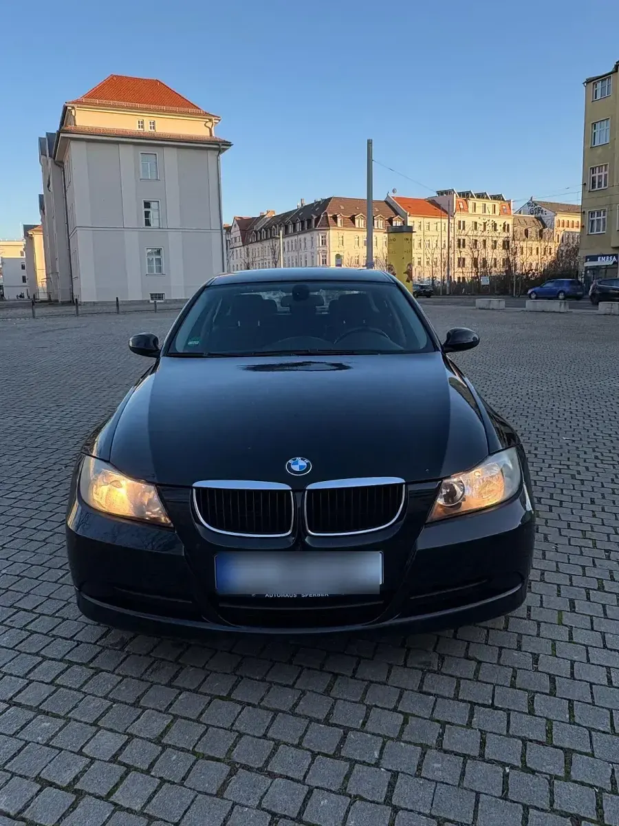 Gebraucht BMW 320 170 PS (125 kW) 2008 Schwarz Limousine