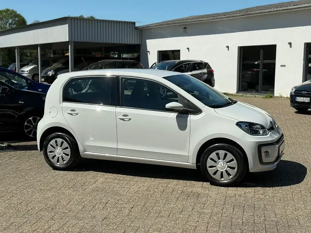 Second-hand VW up! 65 CP (47 kW) 2023 Alb Hatchback