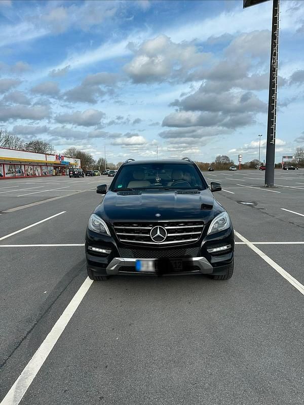 Gebraucht Mercedes ML350 258 PS (189 kW) 2014 Schwarz SUV