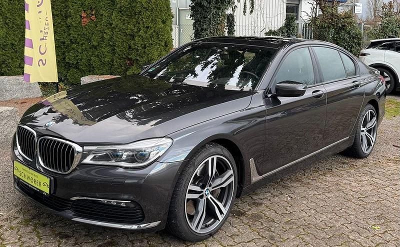 Gebraucht BMW 750 Shadowline 449 PS (330 kW) 2018 Grau Limousine