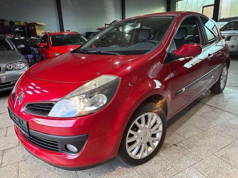 Gebraucht Renault Clio III Exception 101 PS (74 kW) 2009 Rot Limousine