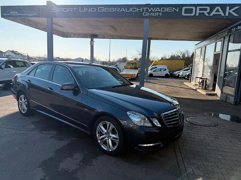 Gebraucht Mercedes E250 204 PS (150 kW) 2011 Grau Limousine