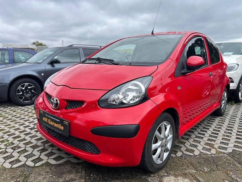 Rot Gebraucht 2009 Toyota Aygo Cool Kleinwagen | 2.500 € (Fairer Preis) - Bild 1/4