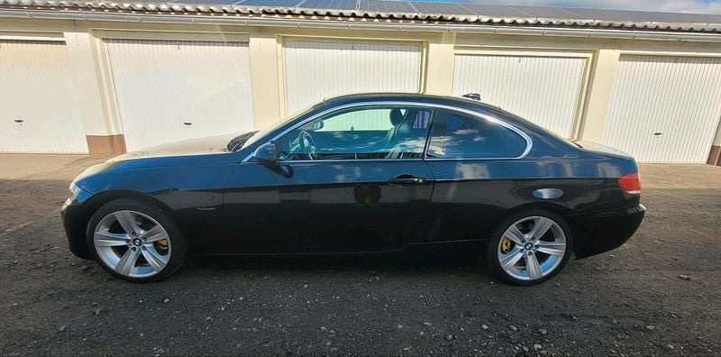 Gebraucht BMW 320 177 PS (130 kW) 2008 Schwarz Coupé