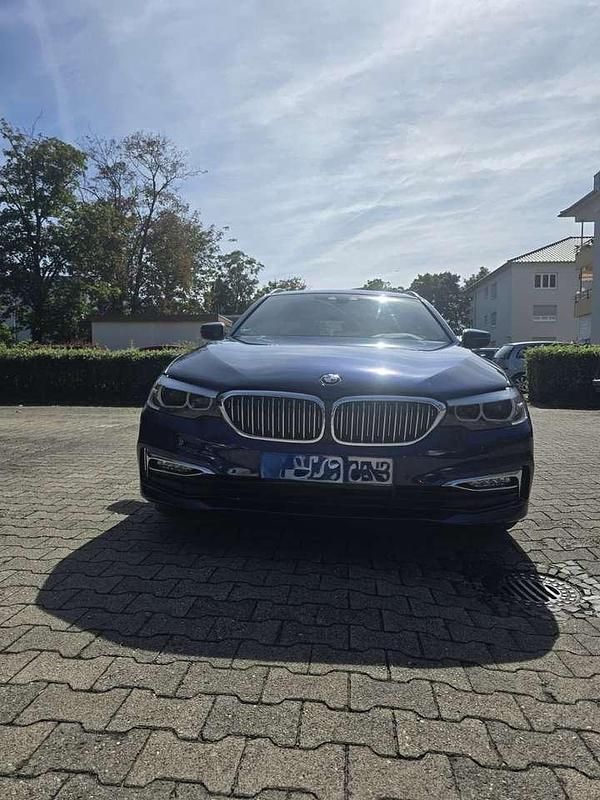 Blau Gebraucht 2018 BMW 520 Luxury Line Kombi | 21.000 € (Fairer Preis) - Bild 1/4