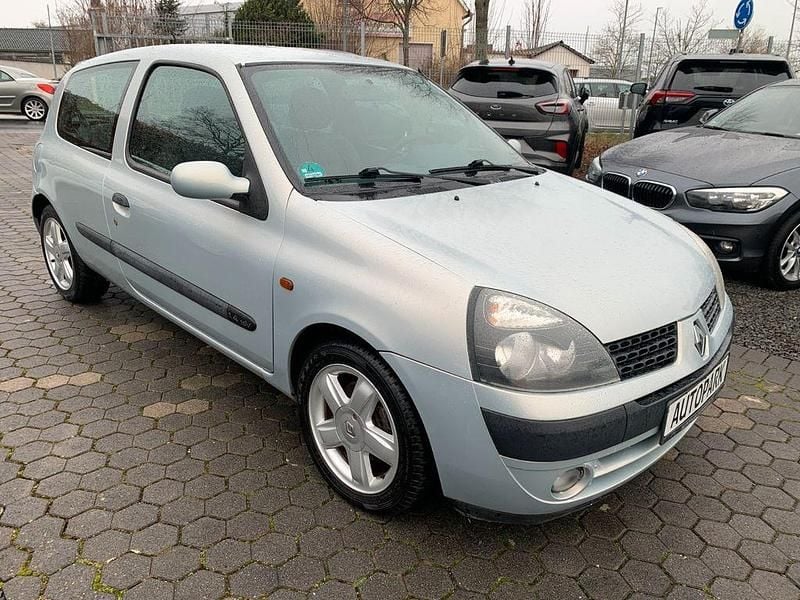 Używany Renault Clio II Initiale 98 KM (72 kW) 2002 Szary Sedan/Limuzyna