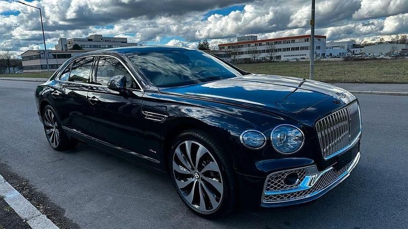Blau Gebraucht 2024 Bentley Flying Spur Limousine | 239.900 € (Superpreis) - Bild 1/4