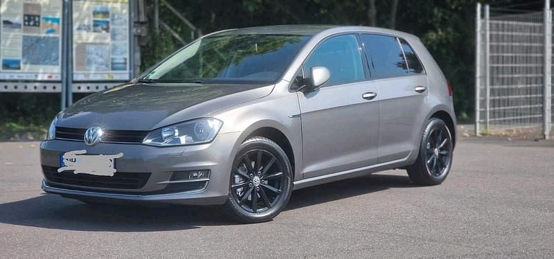 Grau Gebraucht 2015 VW Golf VII Kleinwagen | 6.699 € (Guter Preis) - Bild 1/4