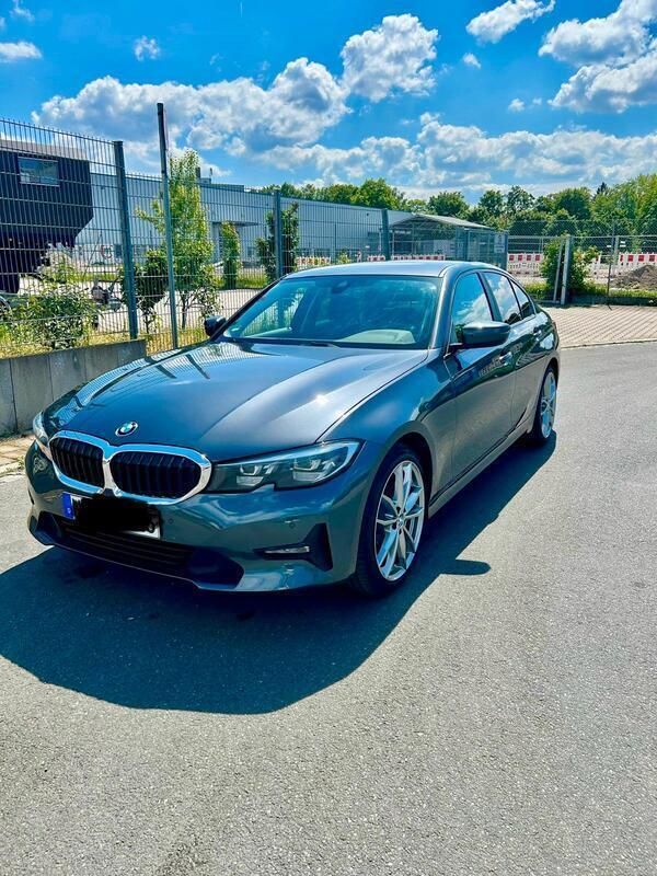 Grau Gebraucht 2021 BMW 320 Limousine | 24.999 € (Fairer Preis) - Bild 1/4