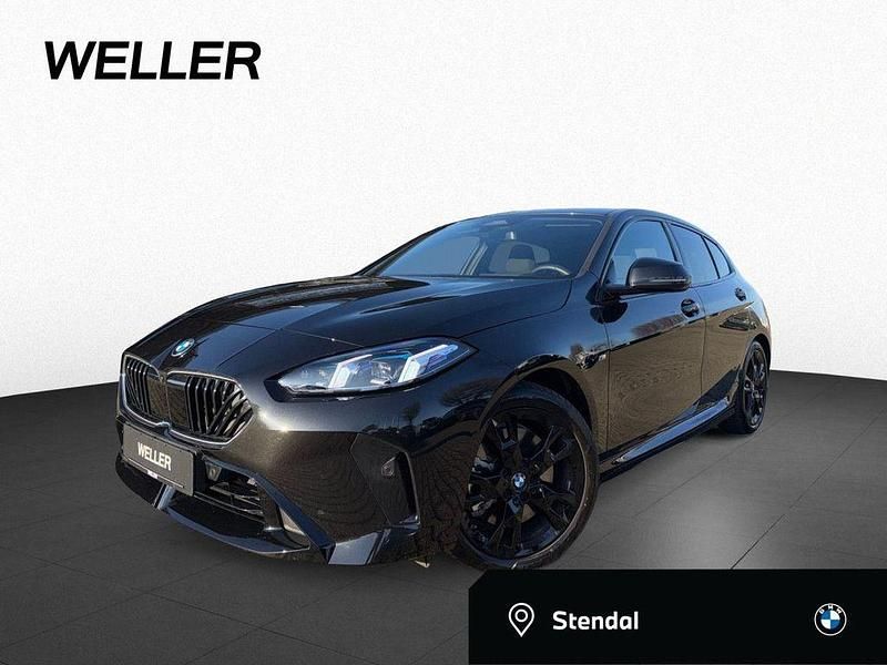 Saphirschwarz (schwarz) Gebraucht 2025 BMW 123 M Sport Kleinwagen | 36.790 € (Fairer Preis) - Bild 1/4