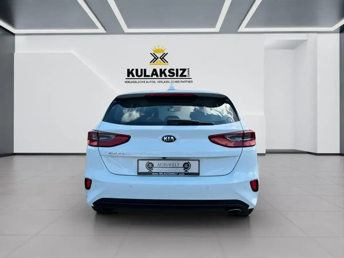 Gebraucht Kia Ceed Vision 140 PS (102 kW) 2019 Weiß Kleinwagen